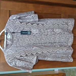 Short sleeved lace blouse in dusty rose by cable & gauge M NWT